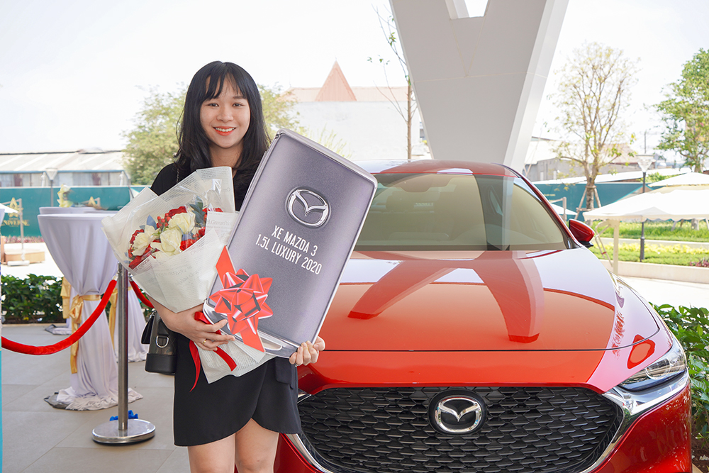 khách hàng bốc tham xe Mazda 3 khi mua căn hộ Biên Hòa Universe Complex